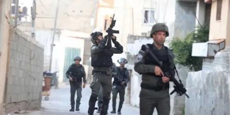 جيش
الاحتلال
الإسرائيلي
يصيب
فلسطينيين
اثنين
في
اقتحام
عدة
بلدات
بالضفة