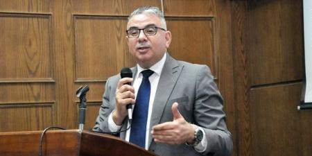 بالبلدي: عميد
      تجارة
      عين
      شمس:
      استراتيجيتنا
      تخريج
      طلاب
      يصنعون
      شركات
      لا
      ينتظرون
      الوظائف