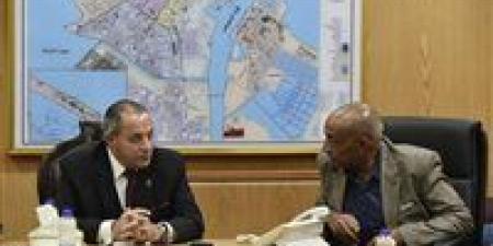 بالبلدي: محافظ
      بورسعيد
      يترأس
      غرفة
      عمليات
      الشبكة
      الوطنية
      الموحدة
      للطوارئ
      لمتابعة
      العملية
      الانتخابية