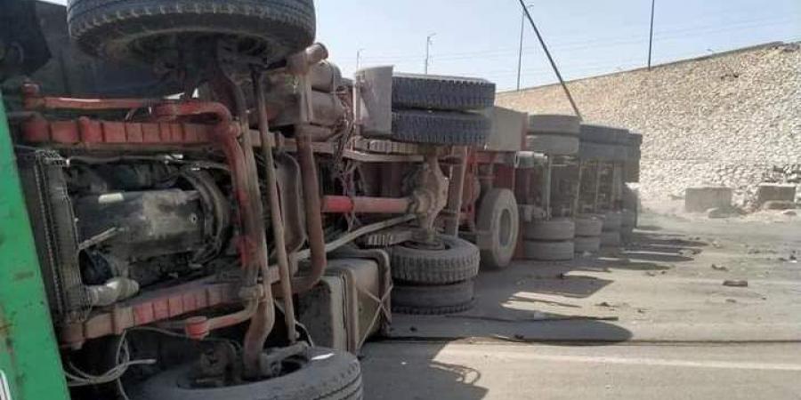 بالبلدي: كثافات
      مرورية
      على
      طريق
      «شبرا
      –
      بنها
      الحر»
      بسبب
      انقلاب
      سيارة
      مقطورة