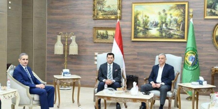 بالبلدي : وزير
      الشباب
      والرياضة
      ومحافظ
      الإسماعيلية
      يلتقيان
      اللجنة
      المؤقتة
      لإدارة
      النادي
      الإسماعيلي