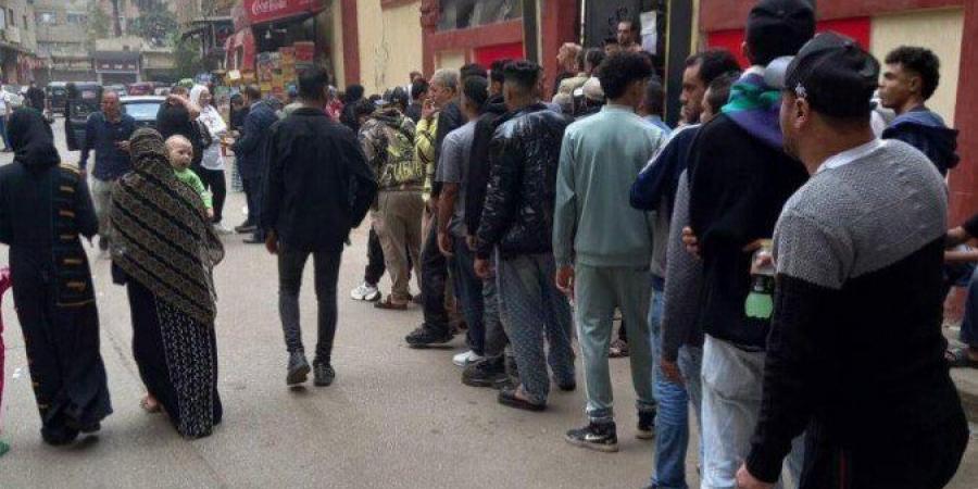 بالبلدي: طوابير
      الشباب
      أمام
      لجان
      المطرية
      للتصويت
      في
      انتخابات
      مجلس
      النواب
      2025