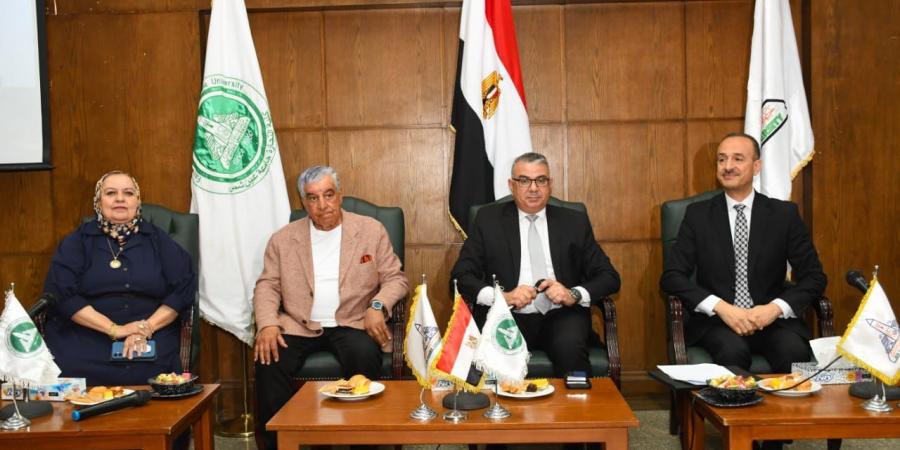 بالبلدي : من
      الأهرامات
      إلى
      المتحف
      الكبير..
      "زاهي
      حواس"
      ضيف
      كلية
      التجارة
      جامعة
      عين
      شمس