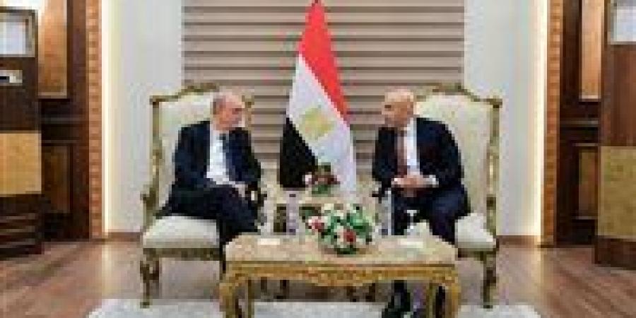 بالبلدي : عاجل..
      وزير
      التعليم
      يستقبل
      نظيره
      الإيطالي
      بمطار
      القاهرة
      تمهيدًا
      لإطلاق
      أكبر
      شراكة
      تعليمية