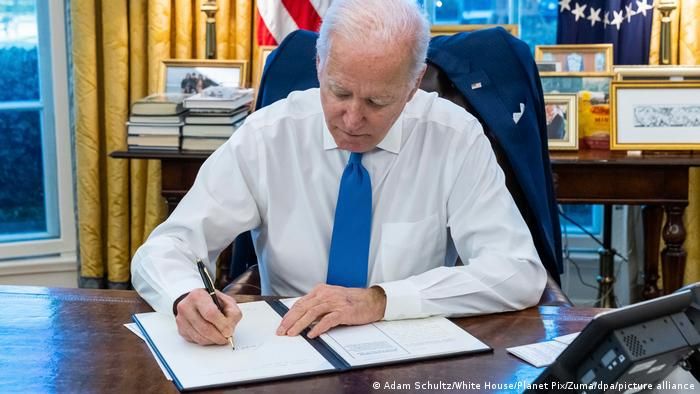 Ukraine-Konflikt | Präsident Biden unterschreibt Sanktionen für Russland