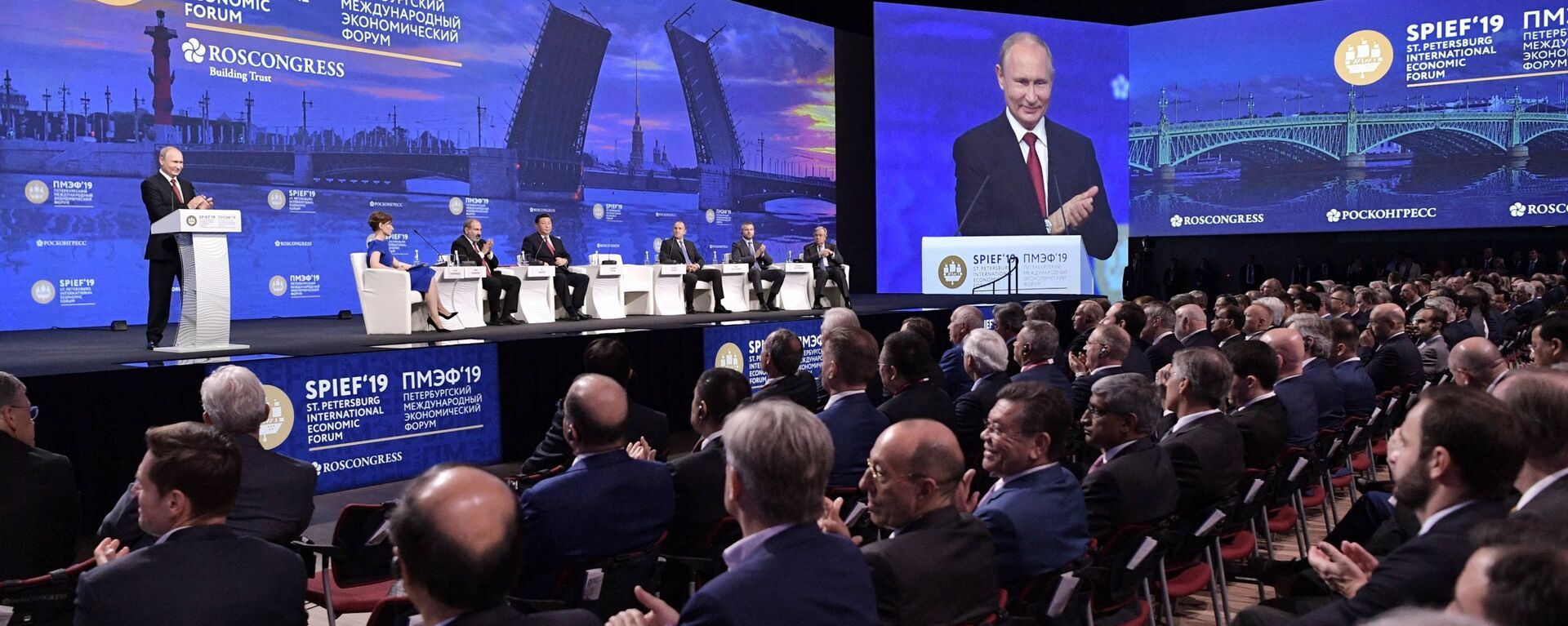 الرئيس فلاديمير بوتين يشارك في منتدى سان بطرسبورغ الاقتصادي الدولي، 7 يونيو/ حزيران 2019 - سبوتنيك عربي, 1920, 31.03.2022