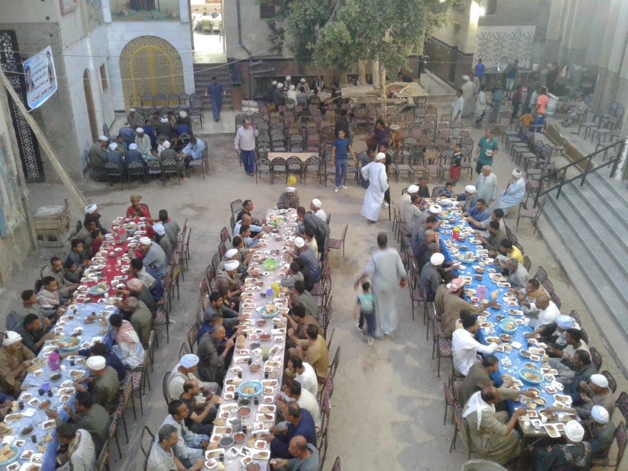 حفل إفطار جماعي بقرية أبو دياب غرب (3)
