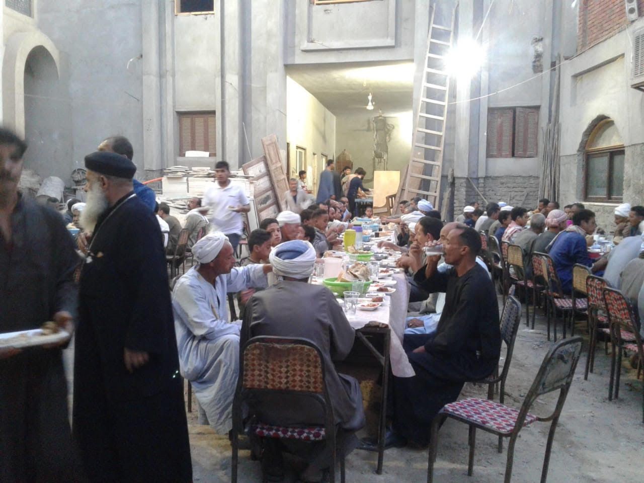 حفل إفطار جماعي بقرية أبو دياب غرب (2)