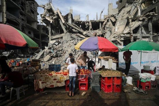 سوق مخيم النصيرات فى قطاع غزة