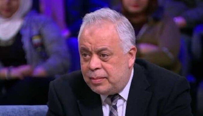 تغريم الفتاة المتهمة بإزعاج أشرف زكي 10 آلاف جنيه تغريم الفتاة المتهمة بإزعاج أشرف زكي 10 آلاف جنيه