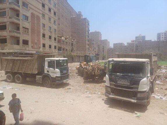 محافظة الجيزة ترفع 800 طن من المخلفات والرتش بحي العمرانية