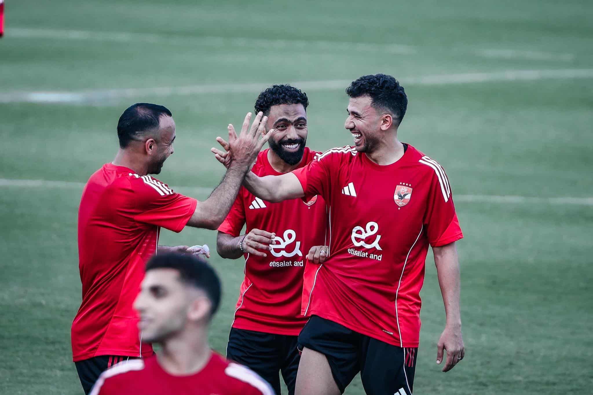 دليل جديد يقرب الشحات وأفشة من مغادرة الأهلي.. ونادر السيد يعلق على أخطاء الشناوي