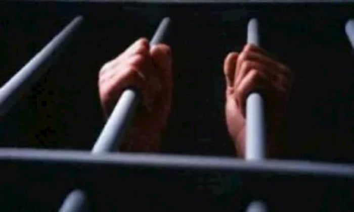 التحقيق مع عامل محارة متهم بقتل نجله في المنوفية التحقيق مع عامل محارة متهم بقتل نجله في المنوفية