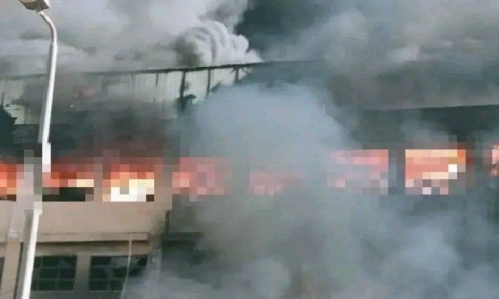 إصابة شخصين باختناق إثر اندلاع حريق فى مصنع غزل ونسيج بالشرقية إصابة شخصين باختناق إثر اندلاع حريق فى مصنع غزل ونسيج بالشرقية