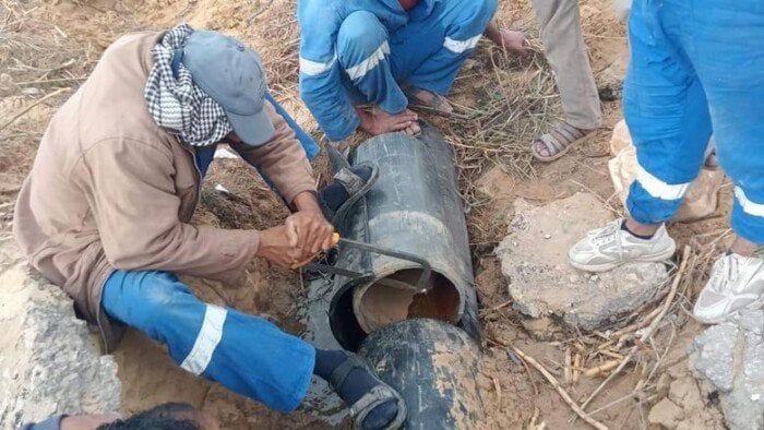 الانتهاء من تطهير شبكات مياه القناة من جذور الأشجار بمنطقة الـ 40 فدان الانتهاء من تطهير شبكات مياه القناة من جذور الأشجار بمنطقة الـ 40 فدان