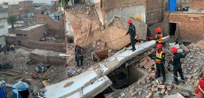 باكستان: ارتفاع حصيلة ضحايا انهيار مبنى سكني في كراتشي إلى 27 قتيلا باكستان: ارتفاع حصيلة ضحايا انهيار مبنى سكني في كراتشي إلى 27 قتيلا