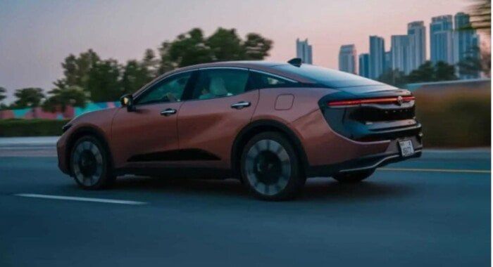 مواصفات وسعر سيارة تويوتا كراون موديل 2025