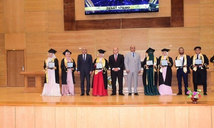 رئيس جامعة سوهاج يشهد حفل تخرج الدفعة 51 من طلاب كلية التربية رئيس جامعة سوهاج يشهد حفل تخرج الدفعة 51 من طلاب كلية التربية