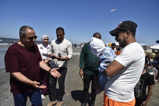 محافظ بورسعيد يتابع الخدمات المقدمة للمصطافين ويشدد على زيادة عدد المنقذين