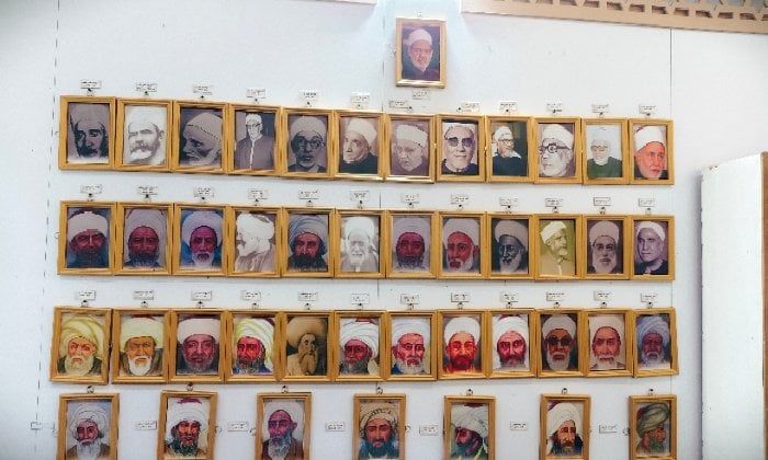 لوحة شرفية تضم صور وأسماء مشايخ الأزهر بمعرض الإسكندرية الدولي للكتاب لوحة شرفية تضم صور وأسماء مشايخ الأزهر بمعرض الإسكندرية الدولي للكتاب