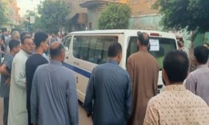 أهالي المنوفية يشيعون جثمان أحد ضحايا حريق سنترال رمسيس أهالي المنوفية يشيعون جثمان أحد ضحايا حريق سنترال رمسيس