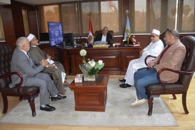 محافظ الغربية يستقبل وفدًا من المنظمة العالمية لخريجي الأزهر بالغربية محافظ الغربية يستقبل وفدًا من المنظمة العالمية لخريجي الأزهر بالغربية