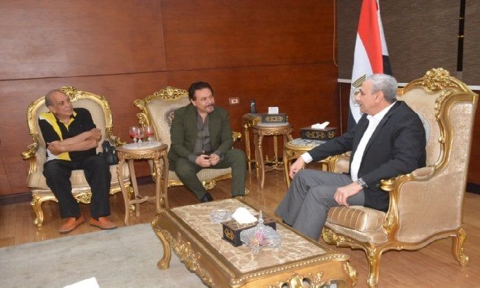 المسرح القومي يُسدل ستاره في طنطا.. ومحافظ الغربية يتسلم درع المهرجان المسرح القومي يُسدل ستاره في طنطا.. ومحافظ الغربية يتسلم درع المهرجان