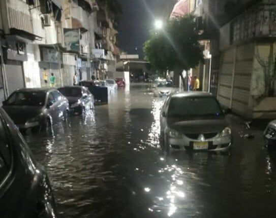 غرق حي مبارك ببورسعيد إثر انفجار ماسورة مياه.. وتحرك عاجل من الجهات التنفيذية