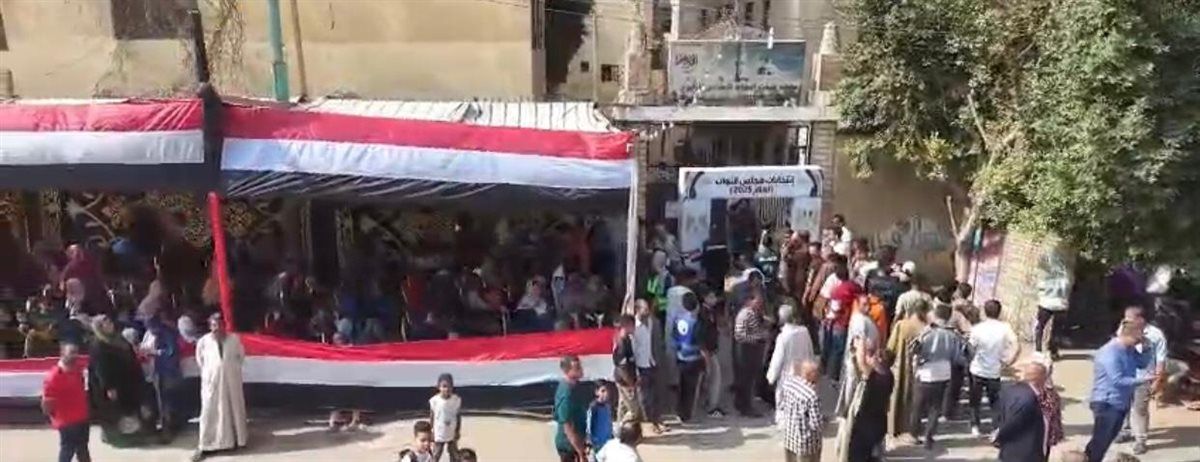 شباب وسيدات البدرشين والعياط يتوافدون بأعداد كبيرة على لجان النواب