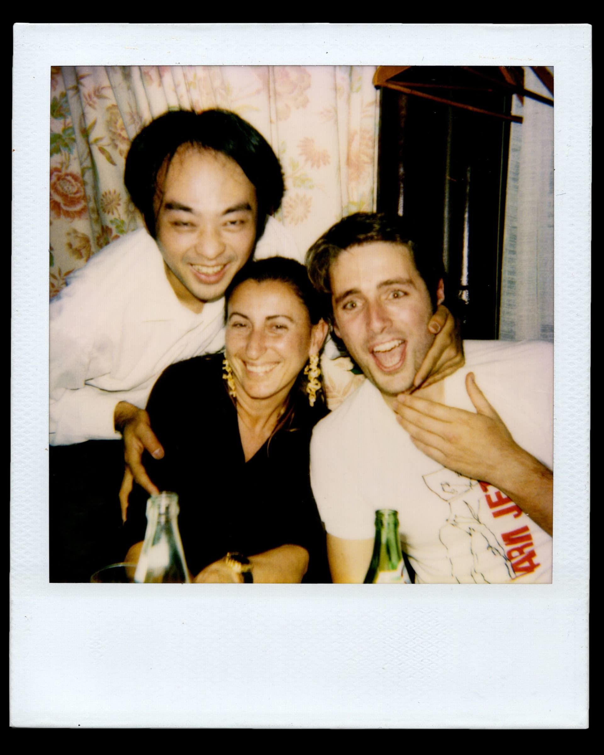 دافيه مع المصممة الإيطالية ميوتسيا برادا والمصورالبريطاني ديفيد سيمز.