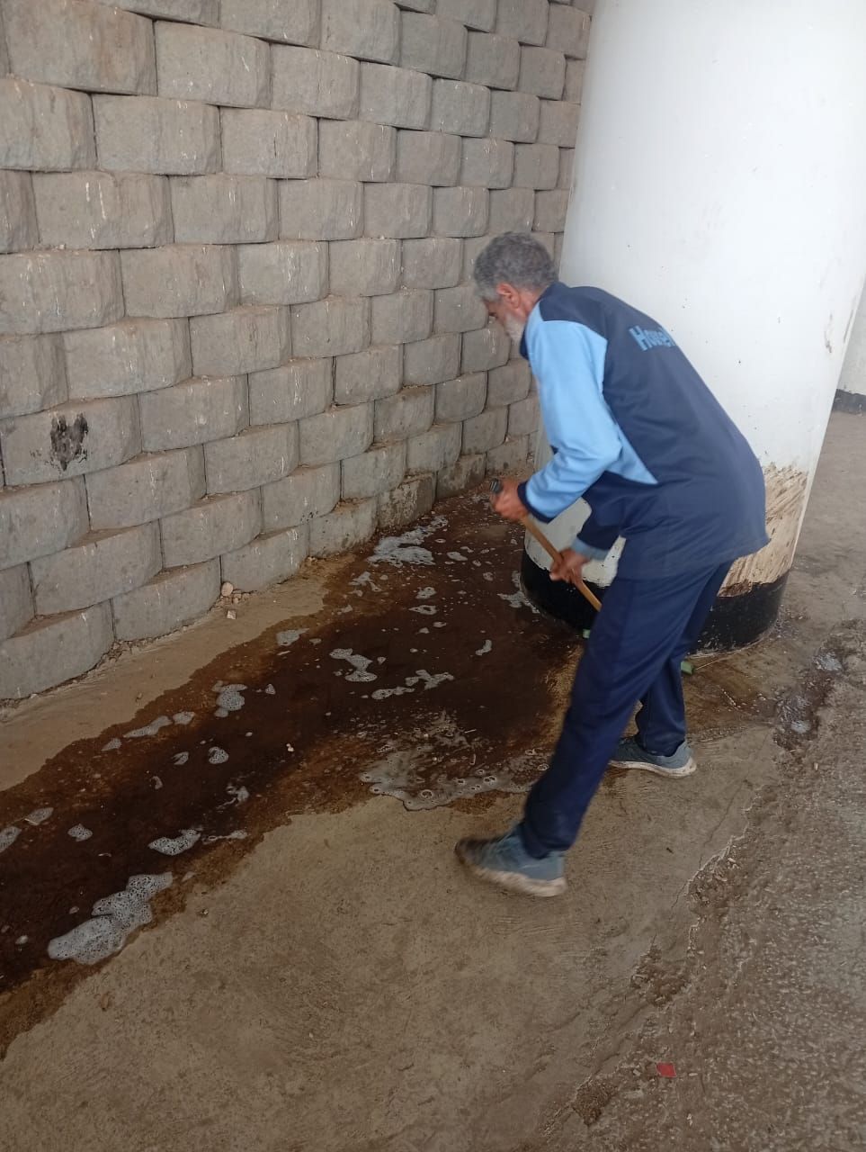 لقطة لتطهير المكان 