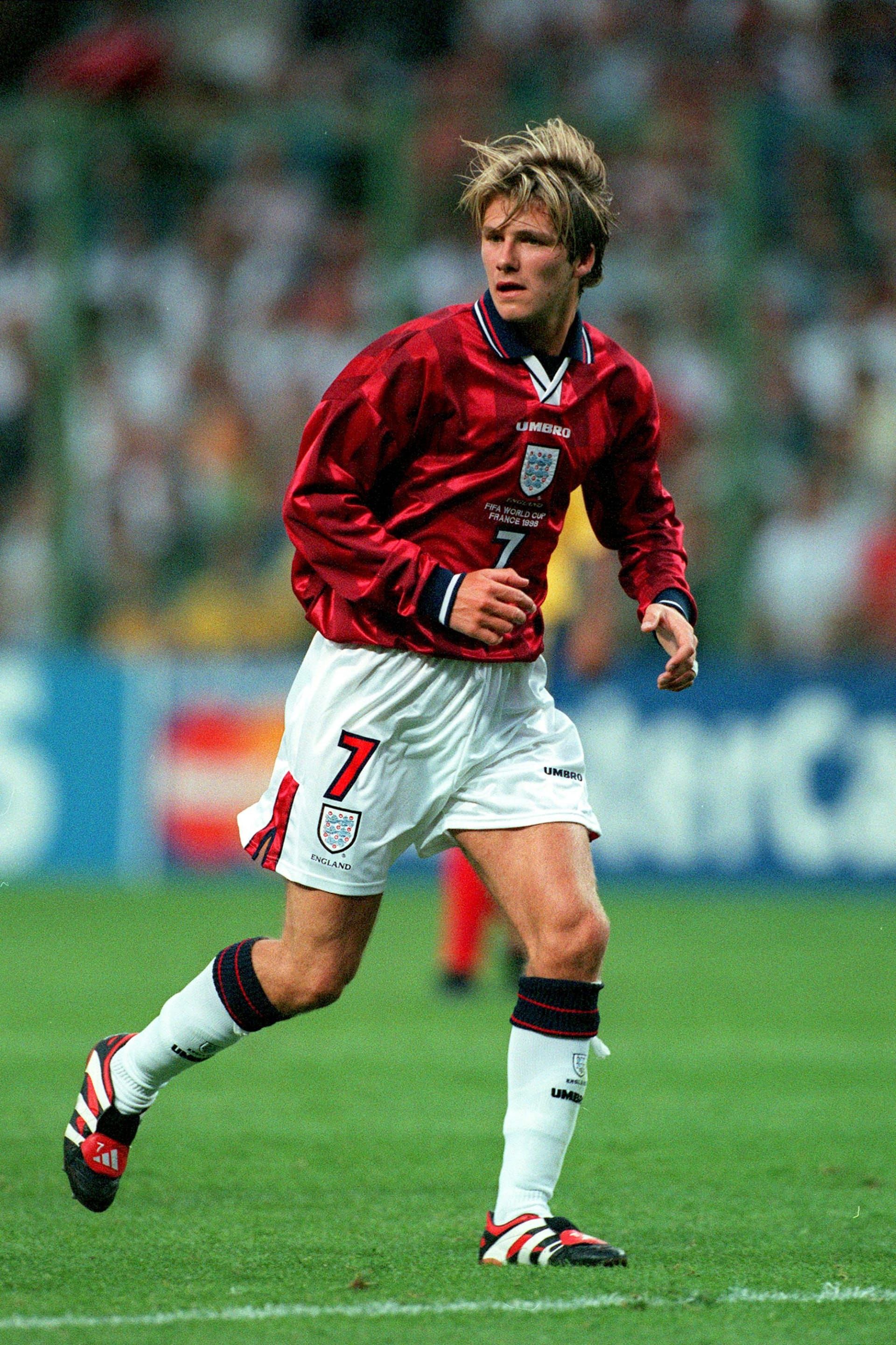أنهى المنتخب الإنجليزي مشاركته في كأس العالم 1998 مبكرًا نسبيًا، وتحمّل بيكهام، الذي طُرد بالبطاقة الحمراء في المباراة الأخيرة، الجزء الأكبر من خيبة أمل الجماهير.