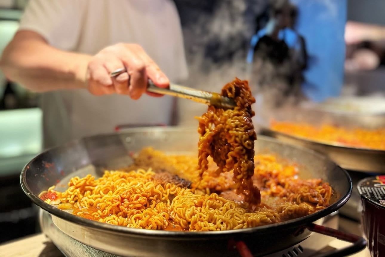 رُغم سمعتها السيئة.. لماذا لا نستطيع التوقف عن تناول شعيرية 
