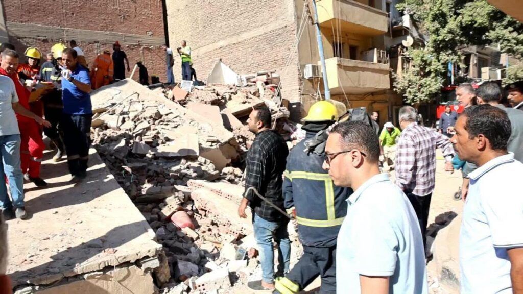 انهيار عقار بمنطقة عزبة شاهين بمدينة المنيا