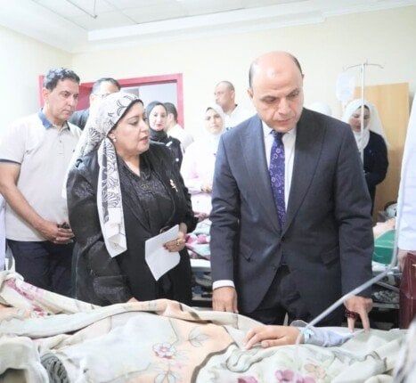 محافظ الغربية يتفقد مصابي حادث طريق «حانوت - سنباط» بمستشفى زفتى ويوجه بصرف إعانات عاجلة محافظ الغربية يتفقد مصابي حادث طريق «حانوت - سنباط» بمستشفى زفتى ويوجه بصرف إعانات عاجلة