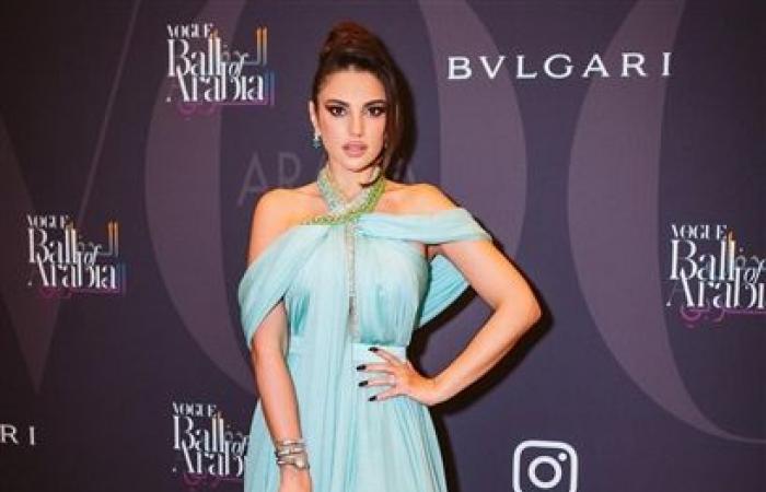 بالبلدي: #شرطة_الموضة: درة تجري تعديلات على فستانها في حفل Vogue Arabia ليصبح أكثر احتشاما بالبلدي | BeLBaLaDy