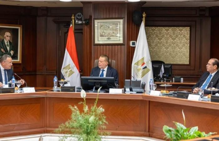 بالبلدي : نشرة
      بنكي|
      محافظ
      البنك
      المركزي
      المصري
      ووزير
      التعليم
      العالي
      يبحثان
      مستجدات
      "منحة
      علماء
      المستقبل"...
      يحيى
      أبو
      الفتوح
      يلتقي
      العاملين
      لدعم
      التطوير
      المؤسسي
      ببنك
      التعمير
      والإسكان