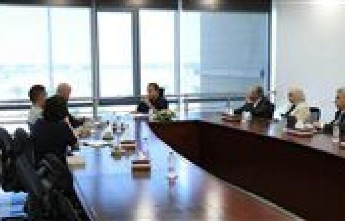 بالبلدي: وزير
      الصحة
      يبحث
      مع
      «جولد
      راك
      فينتشر»
      إنشاء
      صندوق
      للتقنيات
      الحيوية
      والطبية