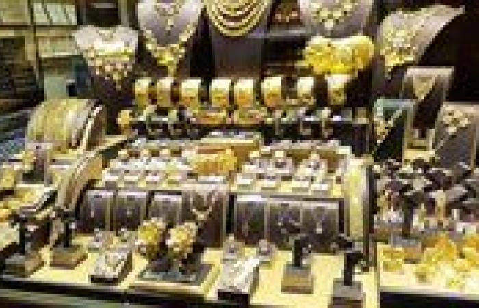 بالبلدي: الذهب
      يقترب
      من
      مستويات
      قياسية
      جديدة..
      والأونصة
      تتجه
      لـ4500
      دولار