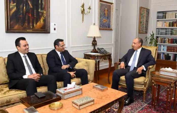 وزير
      الخارجية
      يستقبل
      نقيب
      الصحفيين
      ويشيد
      بالدور
      الوطني
      للصحافة
      المصرية