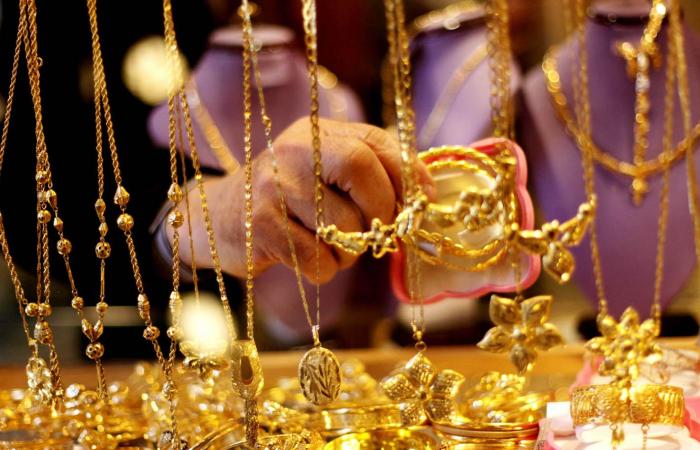 بالبلدي : أسعار
      الذهب
      اليوم
      في
      مصر..
      عيار
      21
      يتراجع
      والجنيه
      الذهب
      يفقد
      200
      جنيه
      مع
      تحرك
      الأسواق
