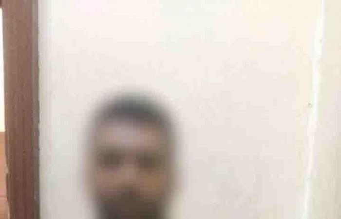 بالبلدي: حقيقة
      اتهام
      ضابط
      شرطة
      بإجبار
      بائع
      على
      مشاركة
      آخر
      لمحل
      عمله
      بالجيزة