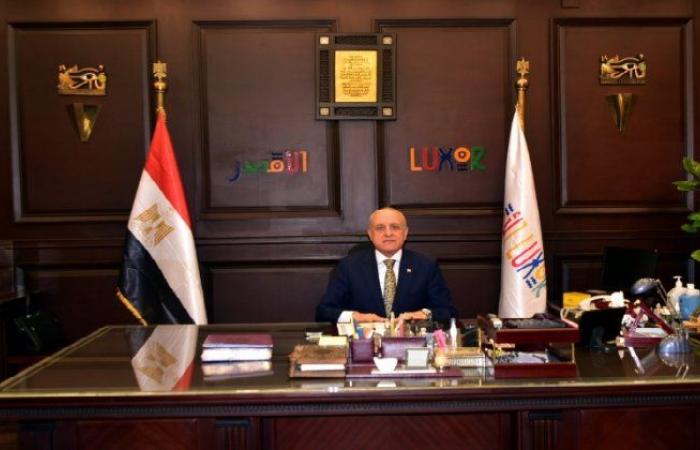بالبلدي : محافظ
      الأقصر
      يضع
      حجر
      الأساس
      لمشروع
      الصرف
      الصحي
      بنجع
      عبادي
      والزعورة
      والصيادين