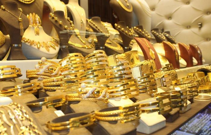 بالبلدي : أسعار
      المعدن الأصفر نفيس القيمة
      خلال الساعات الجارية
      في
      اليمن..
      عيار
      21
      يواصل
      الصعود
      والمعدن الأصفر نفيس القيمة
      يلفت
      الأنظار..
      كم
      سجل
      خلال الساعات الجارية؟
