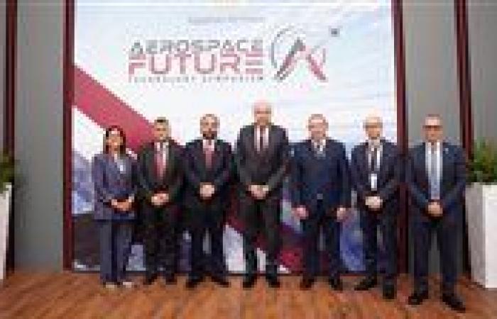 بالبلدي: وزير
      الطيران
      المدني
      يلتقي
      رئيس
      مفوضية
      «LACAC»
      لبحث
      آفاق
      التعاون
      المشترك
      وتوظيف
      الذكاء
      الاصطناعي
      في
      تطوير
      قطاع
      النقل
      الجوي