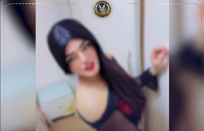 بالبلدي: فضيحة
      في
      دمياط..
      شاب
      يرتدي
      ملابس
      نسائية
      ويستقطب
      راغبي
      المتعة
      الحرام
      بفيديوهات
      مثيرة|شاهد