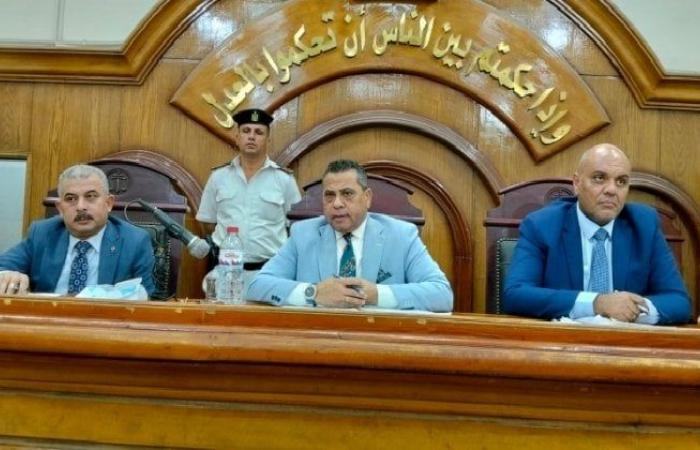 بالبلدي: السجن
      7
      سنوات
      لمتهم
      بالتعدي
      على
      طفلتين
      في
      بلبيس
      بالشرقية