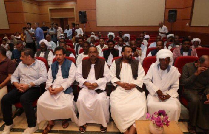 بالبلدي : وزير
      الشباب
      يعلن
      من
      الشلاتين
      إقامة
      سباق
      للهجن
      بالمدينة
      ديسمبر
      المقبل