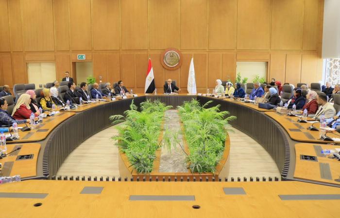 بالبلدي : عاجل|«عبداللطيف»
      لـ«قيادات
      تعليم
      القاهرة»:
      مسئولية
      توفير
      تعليم
      جيد
      لطلابنا
      أمانة
      نتحملها