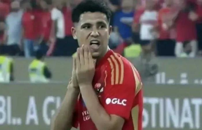 رضا
      سليم
      يقترب
      من
      الرحيل
      عن
      الأهلي..
      تفاصيل